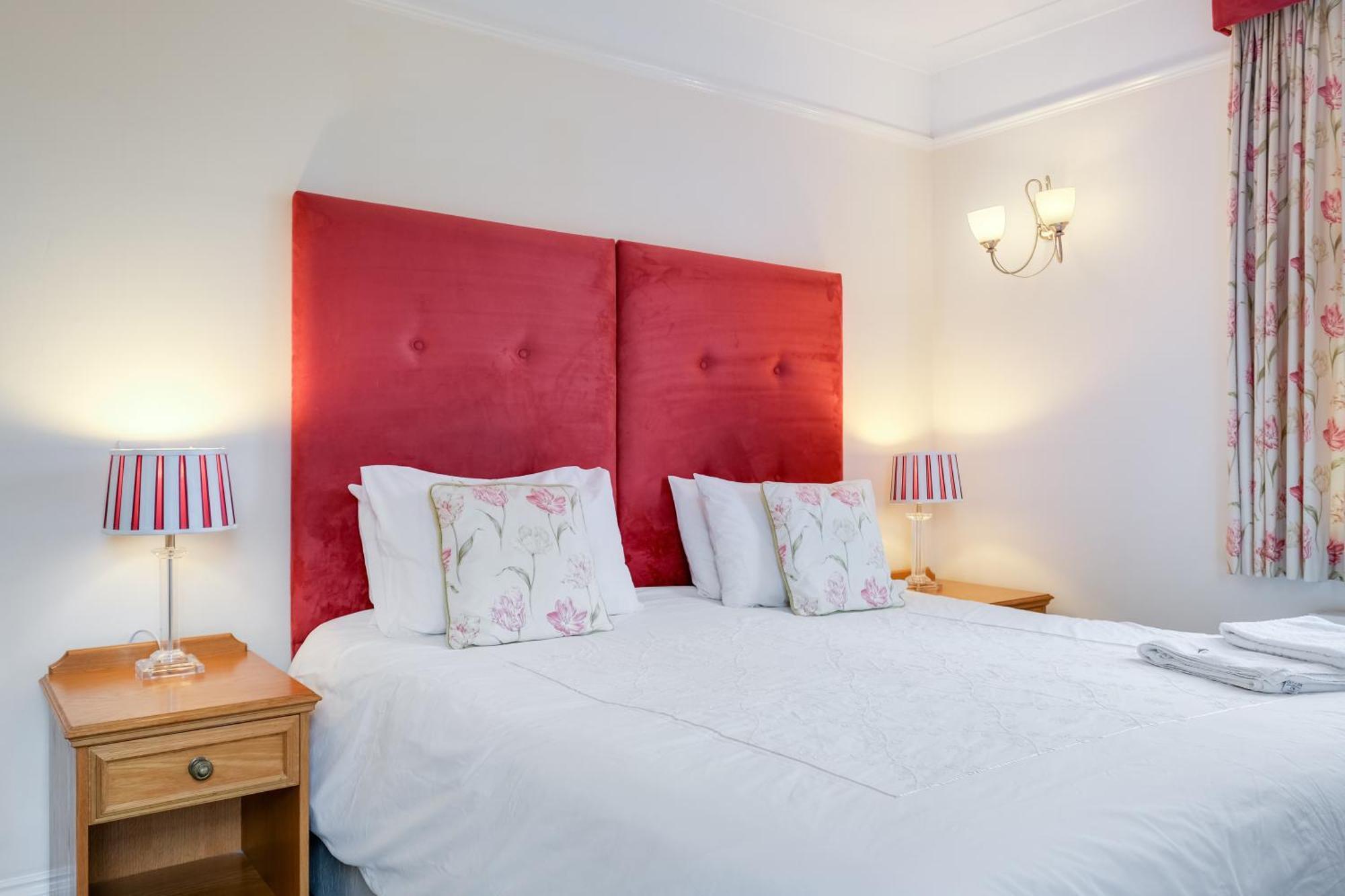 Charles House - Windsor Castle Hotel Kültér fotó