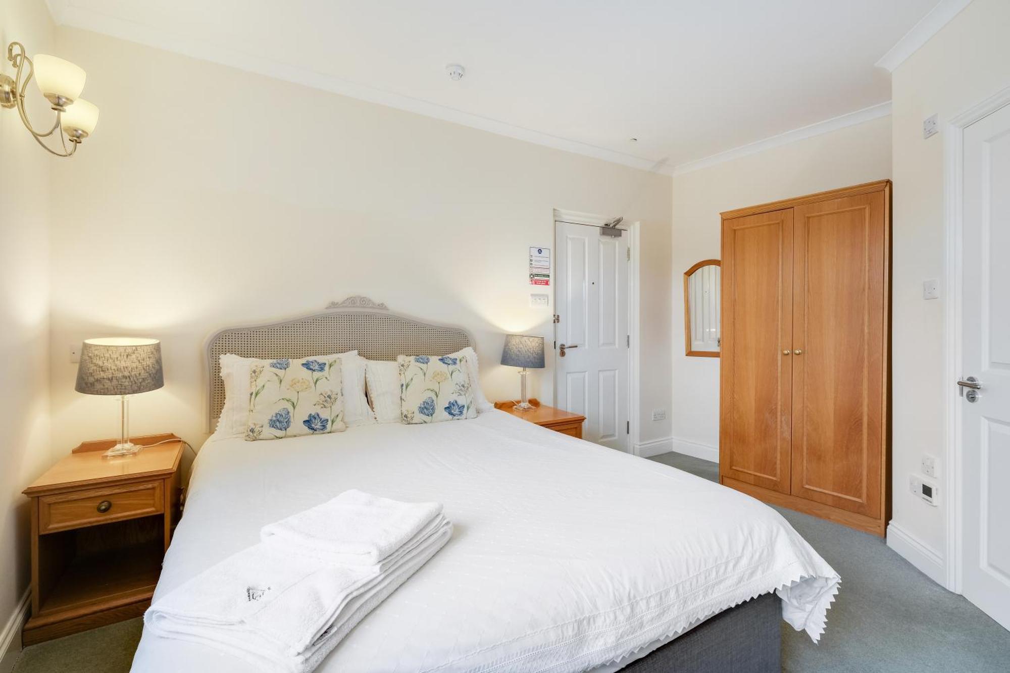 Charles House - Windsor Castle Hotel Kültér fotó